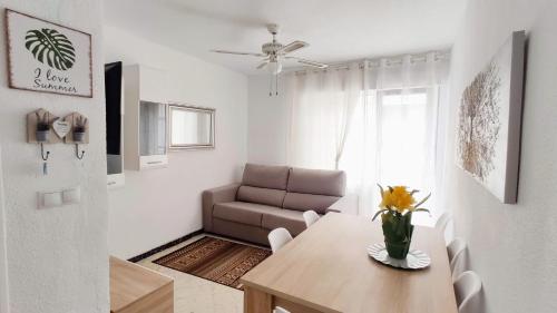 ImagenSunny apartment near the beach 2