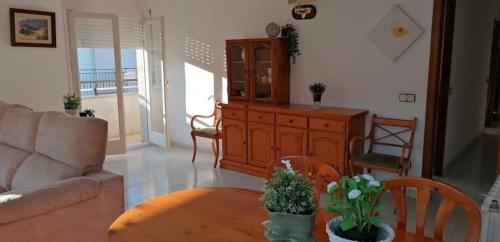 ImagenÀMPLIO Y LUMINOSO, PISO PRECIOSO Y MUY CUIDADO 2