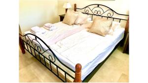 ImagenNydelig selveierleilighet med svømmebasseng, 18-hulls golfbane og dobbel garasjeplass. 4