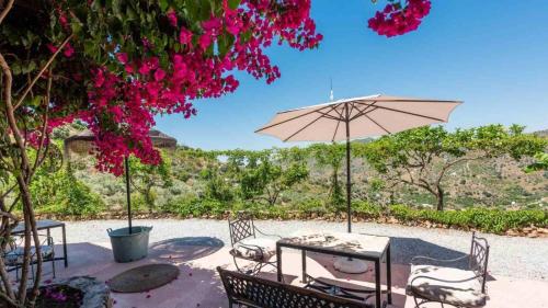 ImagenCasa Rural Arrijana Privada e Independiente Piscina con Jacuzzi y Barbacoa 2