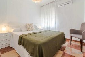 ImagenSuite con jacuzzi en el centro vistas y garaje 6