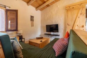 ImagenFlatguest Charming House + Pool + Terrace + Views 6