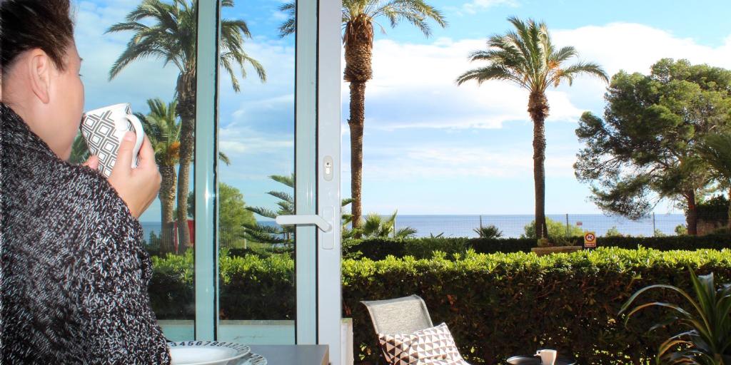 Sunrise Estudio Zebra, con vistas mar y jardinimagen principal