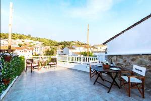 ImagenHouse with one bedroom in Riogordo, with wonderful mountain view, private pool and furnished garden 7