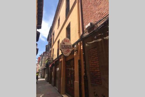 ImagenALOJAMIENTOS BARRIO HUMEDO CATEDRAL 1