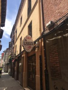 ImagenALOJAMIENTOS BARRIO HUMEDO CATEDRAL 3