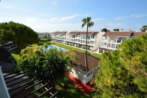 ImagenApartamento con terraza privada y piscinas 1