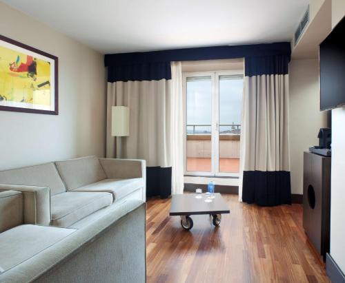 ImagenNH Canciller Ayala Vitoria 2