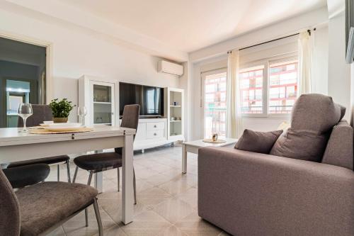 ImagenTres dormitorios vistas al mar junto a la playa 2