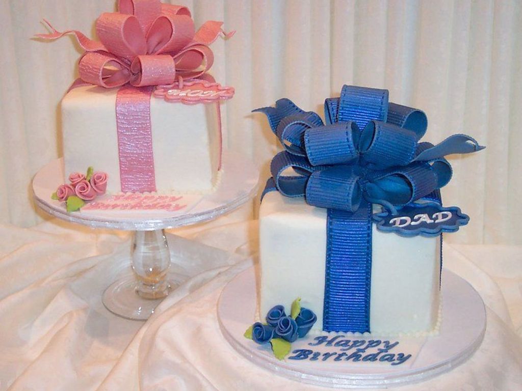 Matching Mom & Dad Birthday Cakes - CakeCentral.com