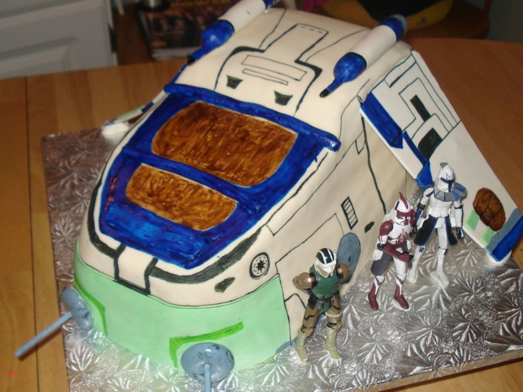 Clone Wars Republic Gunship - CakeCentral.com