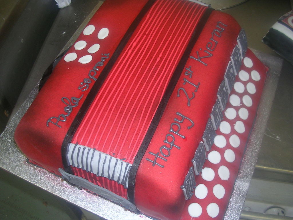 Details 105+ accordion cake images in.eteachers