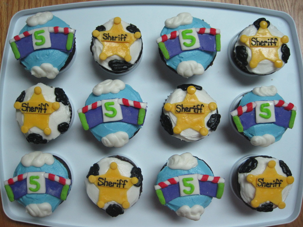 Buzz And Woody Cupcakes - CakeCentral.com, image size:1024x768