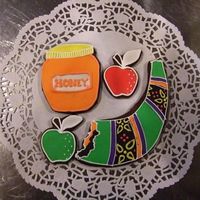 Rosh Hashanan Assmt. For Rosh Hashanan; the Shofar, the honey, and the apples. Gingerbread with Royal Icing. L'Shanah Tovah! TFL