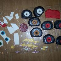 Lightning Mcqueen & Mater (Pieces) These were all the pieces that had to go on to the cakes done in MMF.