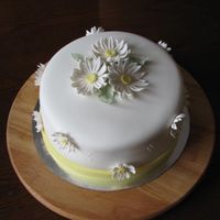 Picture_1_73.jpg This was for my mother, and it was a spice cake with cream cheese filling. The cake was all fontand, and the daisy's are gum paste.