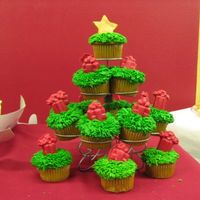 Christmas Tree Cupcakes This was a little idea I thought of for the same last minute order! Very quick and easy and they seemed to love them! TFL!