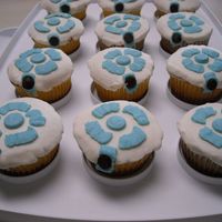 R2D2 Cupcakes R2D2 Cupcakes for a boy's 5th birthday.