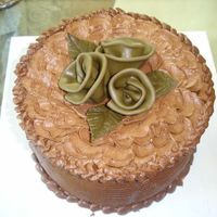 Dsc00758.jpg Chocolate cake with cookies n cream filling. BC icing. MMF roses and leaves