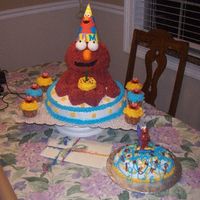 Hpim1800.jpg I made this for my nephews 1st birthday!!! Elmo is made from rice crispy treats and fondant! The lttle cake is his play cake!!!