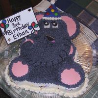 Elephant ELEPHANT MADE FROM THE TEDDY BEAR PAN....IN THE WILTON 2002 YEARBOOK