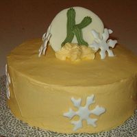 Snowflakes wanted to make a cake with snowflakes for a friends birthday. cake and snowflakes turned out but I ran out of inpiration when it came to...