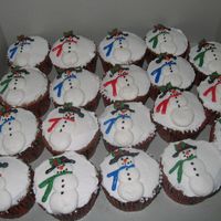 Snowman Cupcakes I was going to make a ccc in the shape of a snowman but for some reason I thought this would be easier...not really after all the detail...