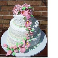 Jens First real attempt with fondant . First floral swag, Fondant was ok i had some pleasting but now I know how to advoid, this is the first...