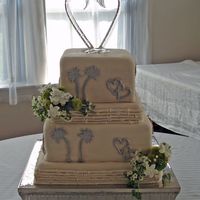 Classy_Hawaii.jpg MMF decorations with a glass topper fully equipped with a light tucked in the cake for a nice effect as it got darker.