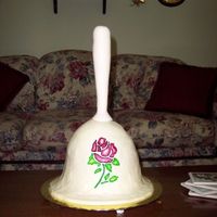 Decorative Bell My mom collects bells and so I made her this 3-D bell cake. I used the wonder mold and a 12 inch round. The handle is molded on a dowel rod...