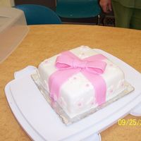 Present Cake 1ST ATTEMPT AT FONDANT