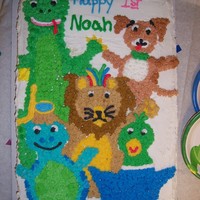 Baby Einstein Invitaion Replica Yellow cake with Butter cream icing and Butter cream decorations. I looked at the invitation and replicated it.