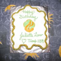 Girl Scout Founder Birthday Cake Brighter photo of cupcake cake ... need to check the settings on my digital camera!