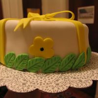 Fondant Bow & Leaves - Close Up close up of side detail on first fondant bow cake for Course 3