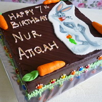 Atiqah's B'day chocolate cake with butter cream.I drew the bug's bunny image on a piece of fondant.the carrots are made of fondant too