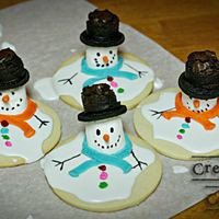 My Take On The Melting Snowman! Top hats are Oreo Cookies and Brownies, Icing Writer for eyes, mouth and arms. Oh what fun!(oh, and don't forget the mis-spelled logo...