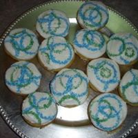 Fathers Day Cupcakes This was a new technique for me and it was so easy and fun to do. BC icing and green and blue coarse sugar. All you do is dip a cookie...