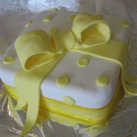 Yellow Present Cake White and yellow fondant