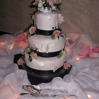 Black & White & Flower Wedding Cake 