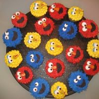 Sesame Street More adorable sesame street cupcakes, I saw them on CC, and just had to omake them for my sons 2nd birthday. No matter how bad you make...