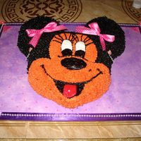 Minnie Mouse uploaded the wrong one, this one have hanging pearl earrings.