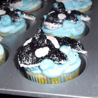 Marshmallow Shamu "peeps" Cupcakes Cupcakes are topped with homemade marshmallows piped in to killer whales, then sprinkled with black edible glitter. Finished off by piping...