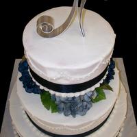 Round Wedding BC icing with ribbon border