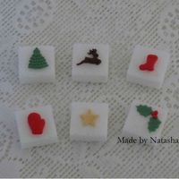 Christmas Sugarcubes Sugarcubes for the tea and coffee table. Details are made from gumpaste.