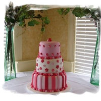 Fresh A fun cake for a fun couple - all fondant.