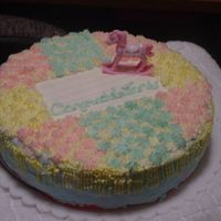 Round Baby Shower Quilt I have only been doing cakes about 3 weeks now. My 4th Wilton class is tomorrow and I learn to do the ROSES! Watch out! I did this display...