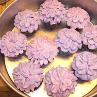 Cupcakes.jpg Just practicing with some buttercream on cupcakes. I would like to try these again only using some golden yellow colors. I think they would...