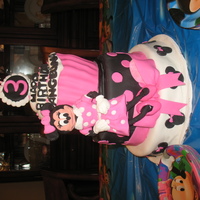 Minnie Mouse Cake cupcake pan used and all decorated in fondant