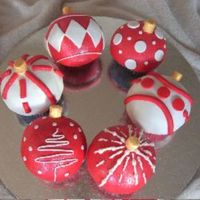 Christmas Cupcake Ornaments Thanks to all those CCer's who have posted photos of their ornaments for all the inspiration!