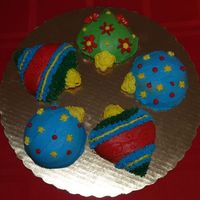 Holiday Ornament Cakes Just decided to make little cakes instead of one big one for the holidays!